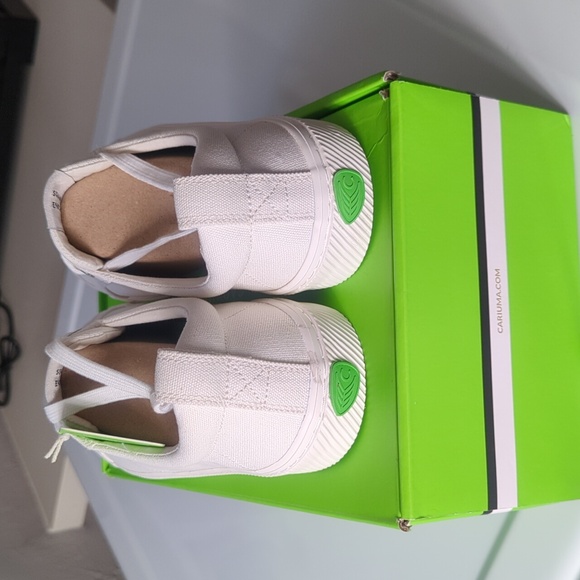 Cariuma (Off-White Canvas/White Sole) 10.5M/12W - Picture 4 of 8